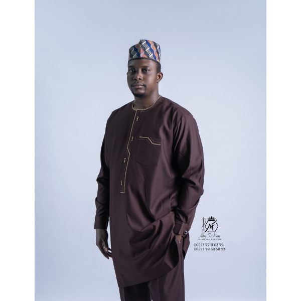 Tissu traditionnel homme marron – Sobriété et élégance africaine