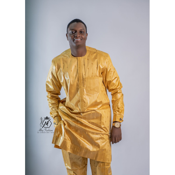Ensemble traditionnel homme doré – Luxe et élégance africaine